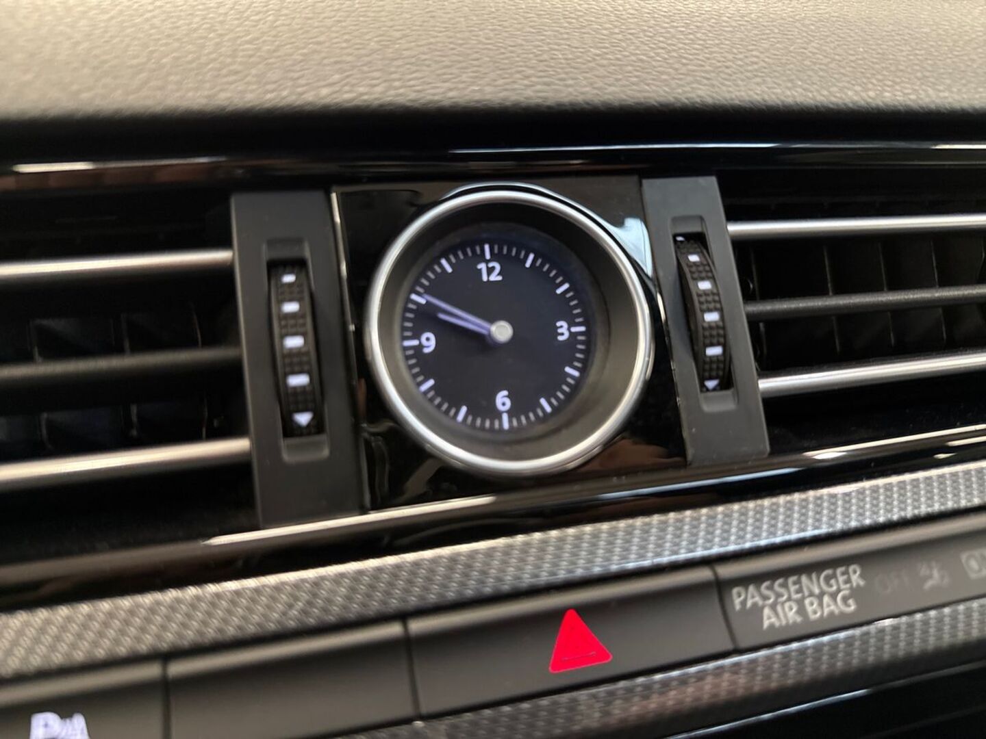 VOLKSWAGEN Arteon 26