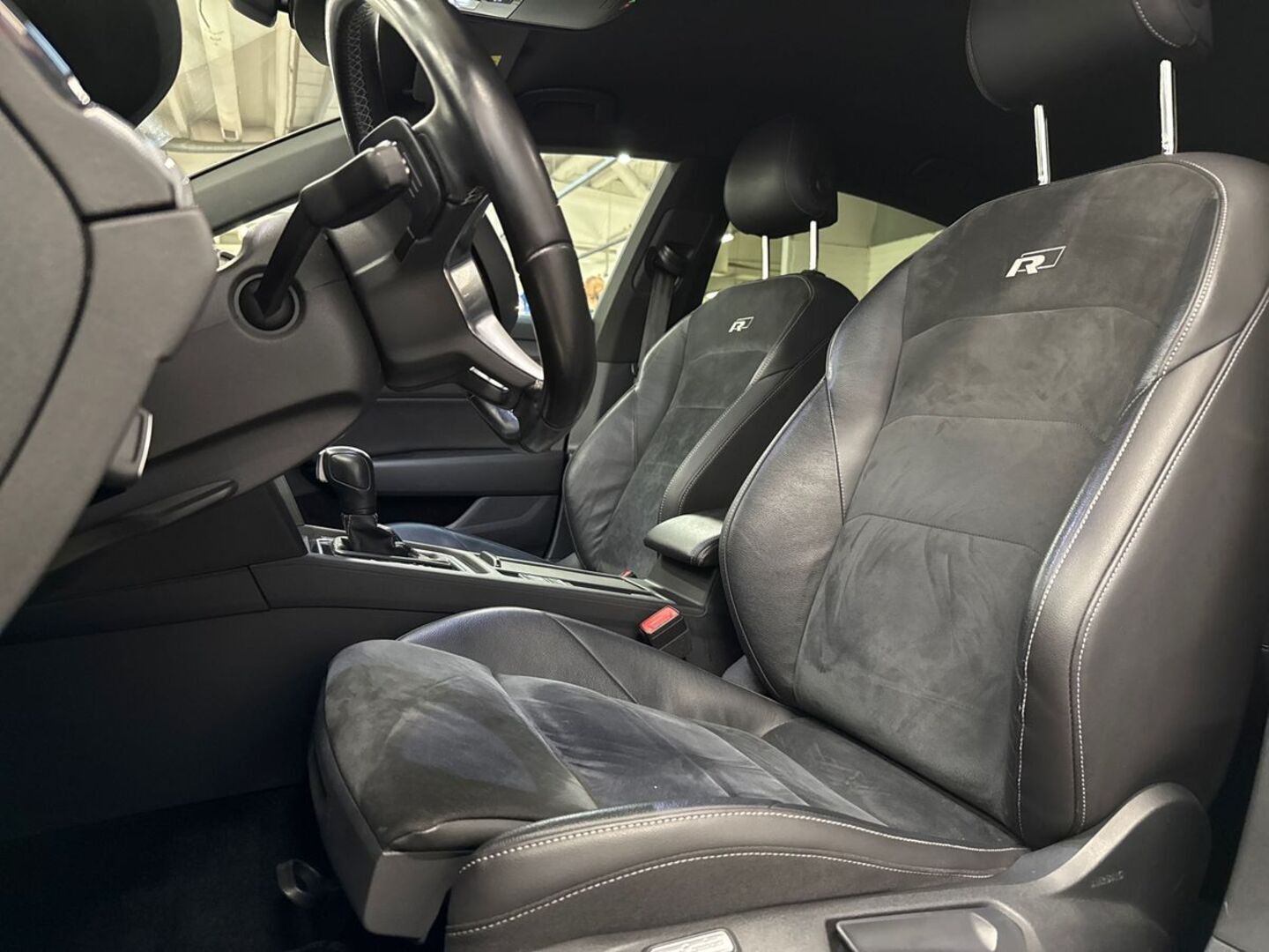 VOLKSWAGEN Arteon 32