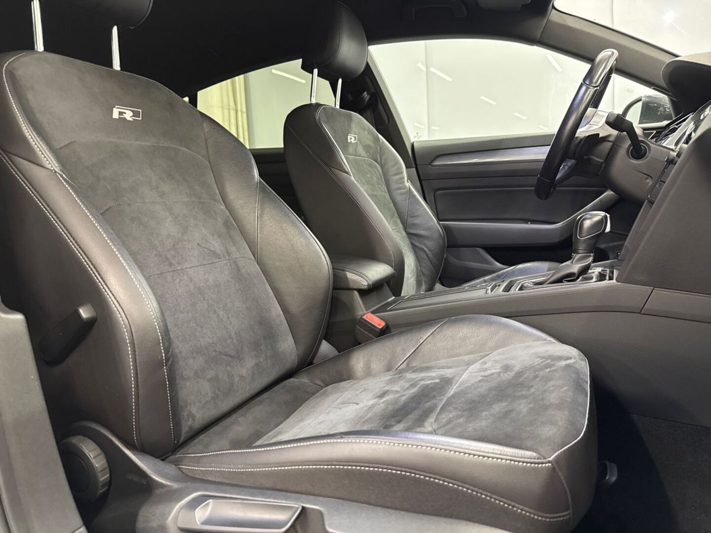 VOLKSWAGEN Arteon 33