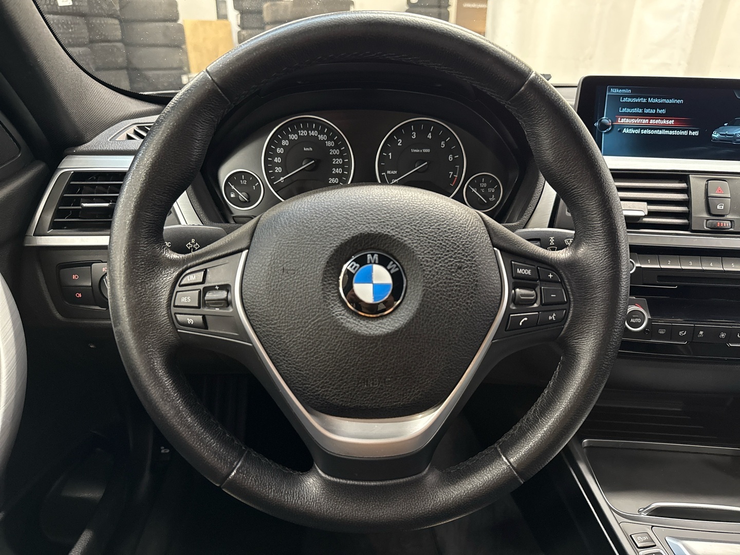 BMW 330 2017