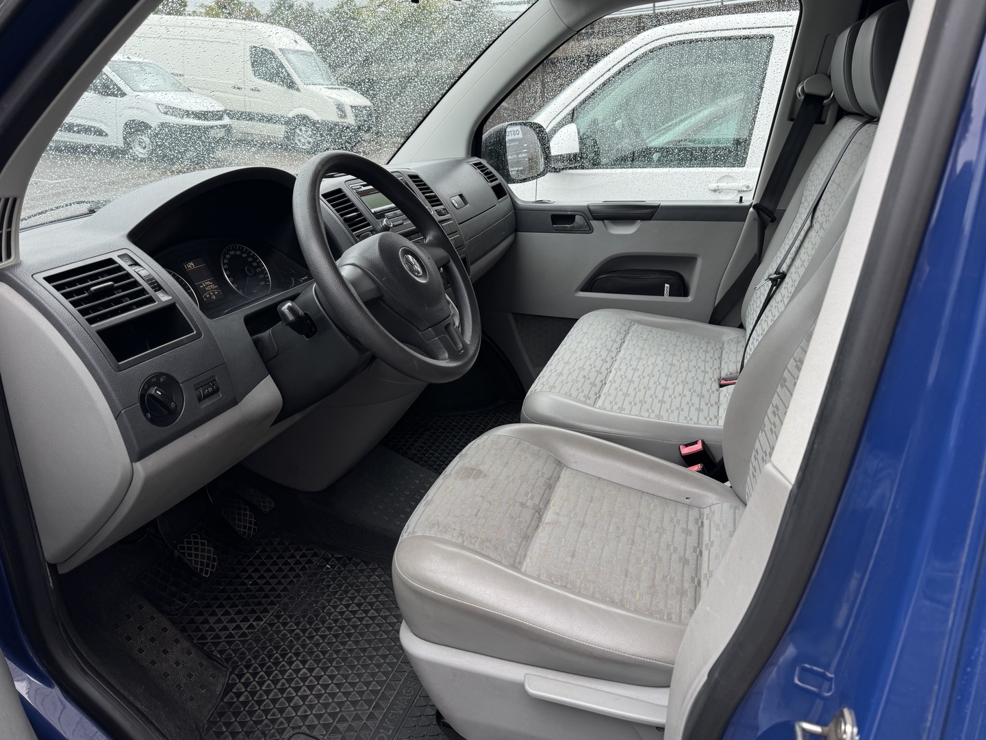 VOLKSWAGEN Transporter 2012