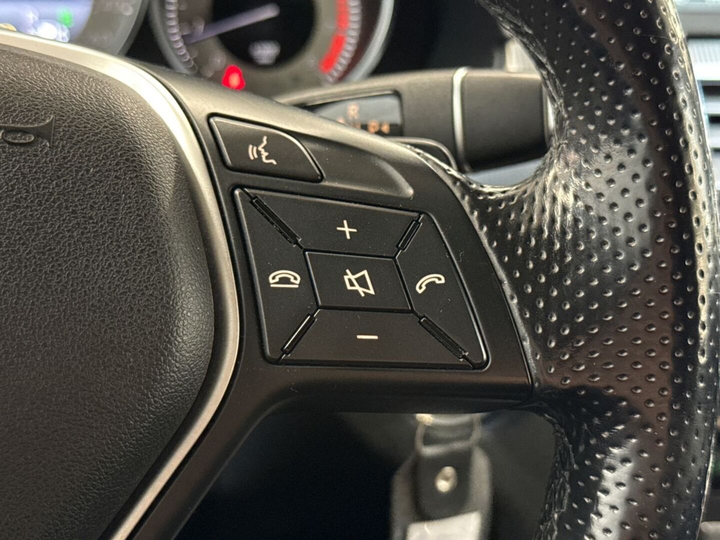 MERCEDES-BENZ E 2013