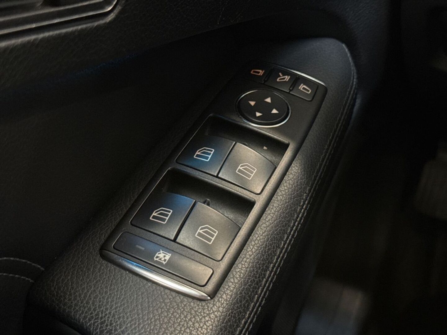 MERCEDES-BENZ E 2013