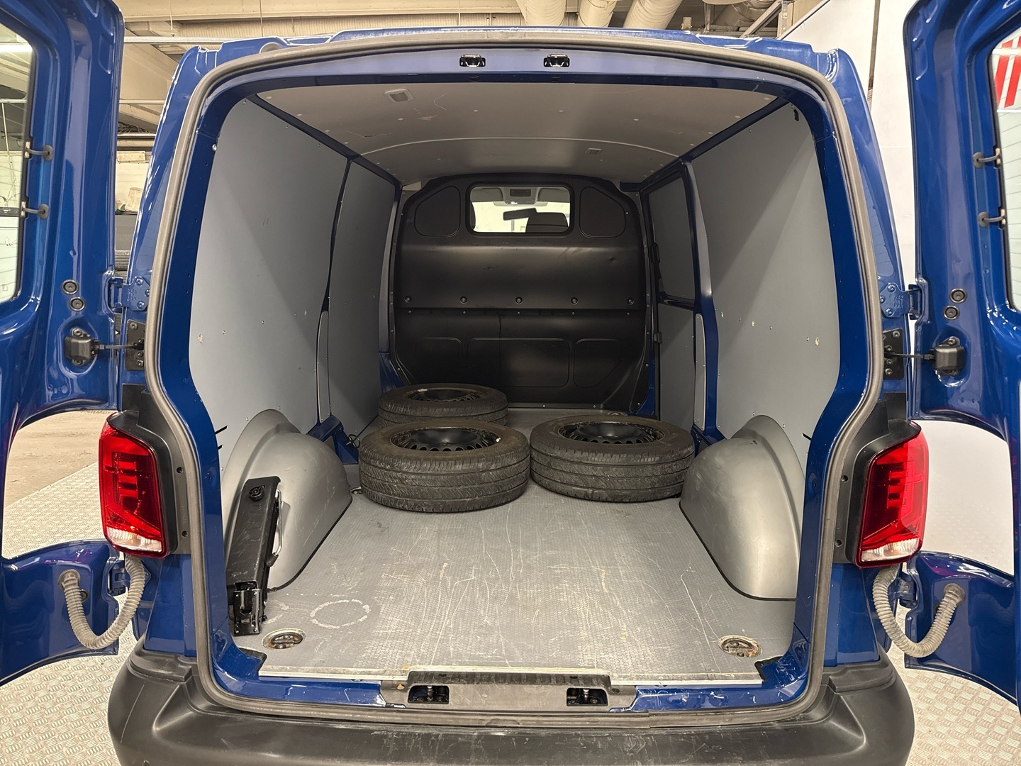 VOLKSWAGEN Transporter 2021