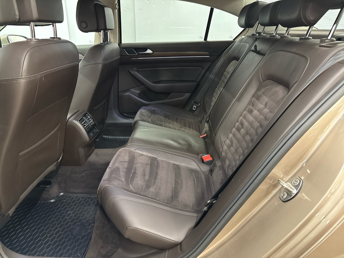 VOLKSWAGEN Passat 2016