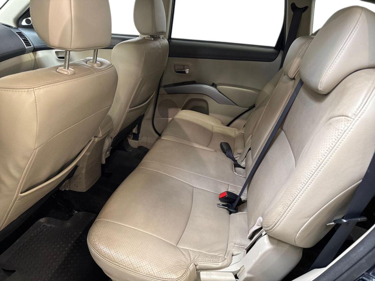 MITSUBISHI Outlander 2012