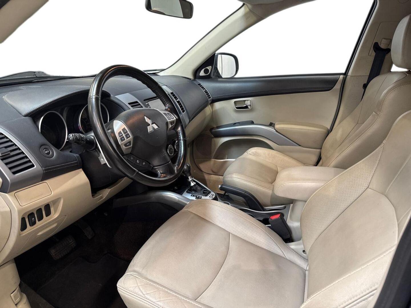 MITSUBISHI Outlander 2012