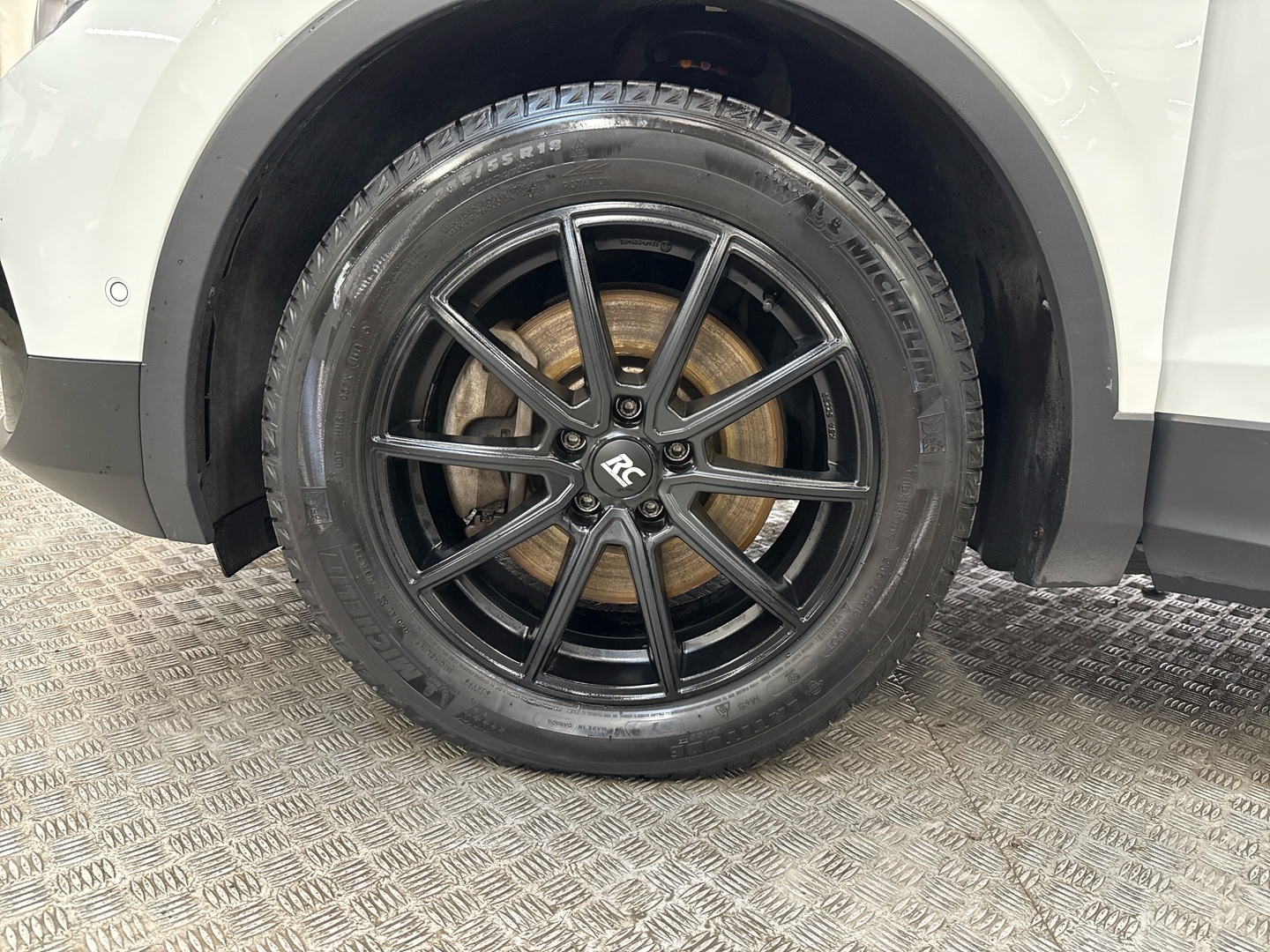 VOLKSWAGEN Tiguan 2024