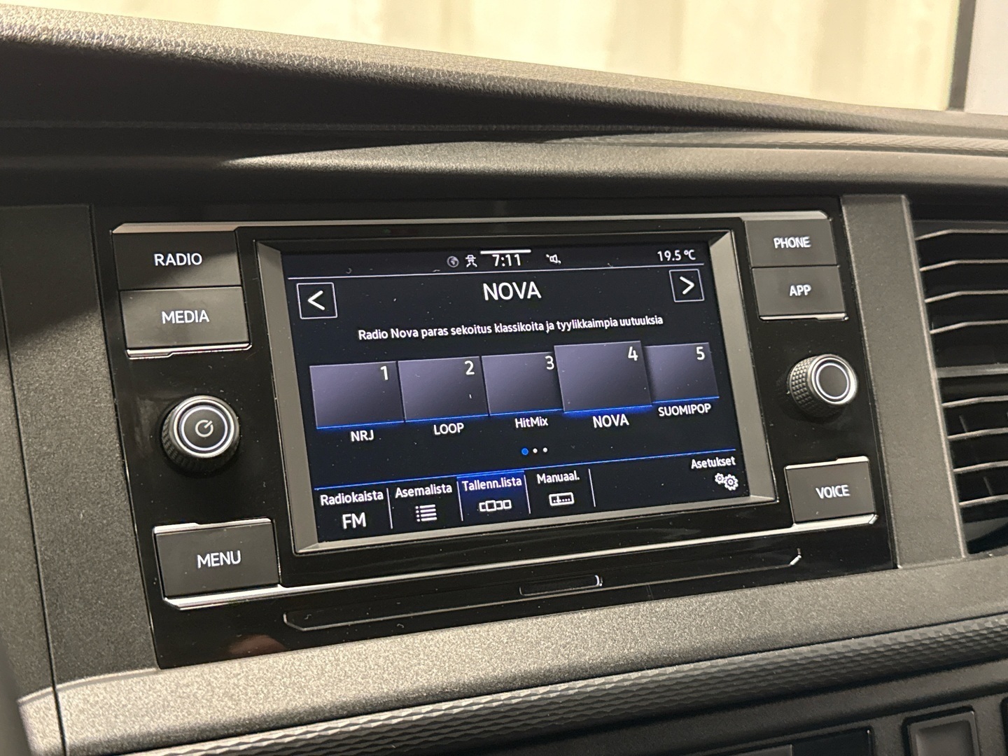 VOLKSWAGEN Transporter 2023