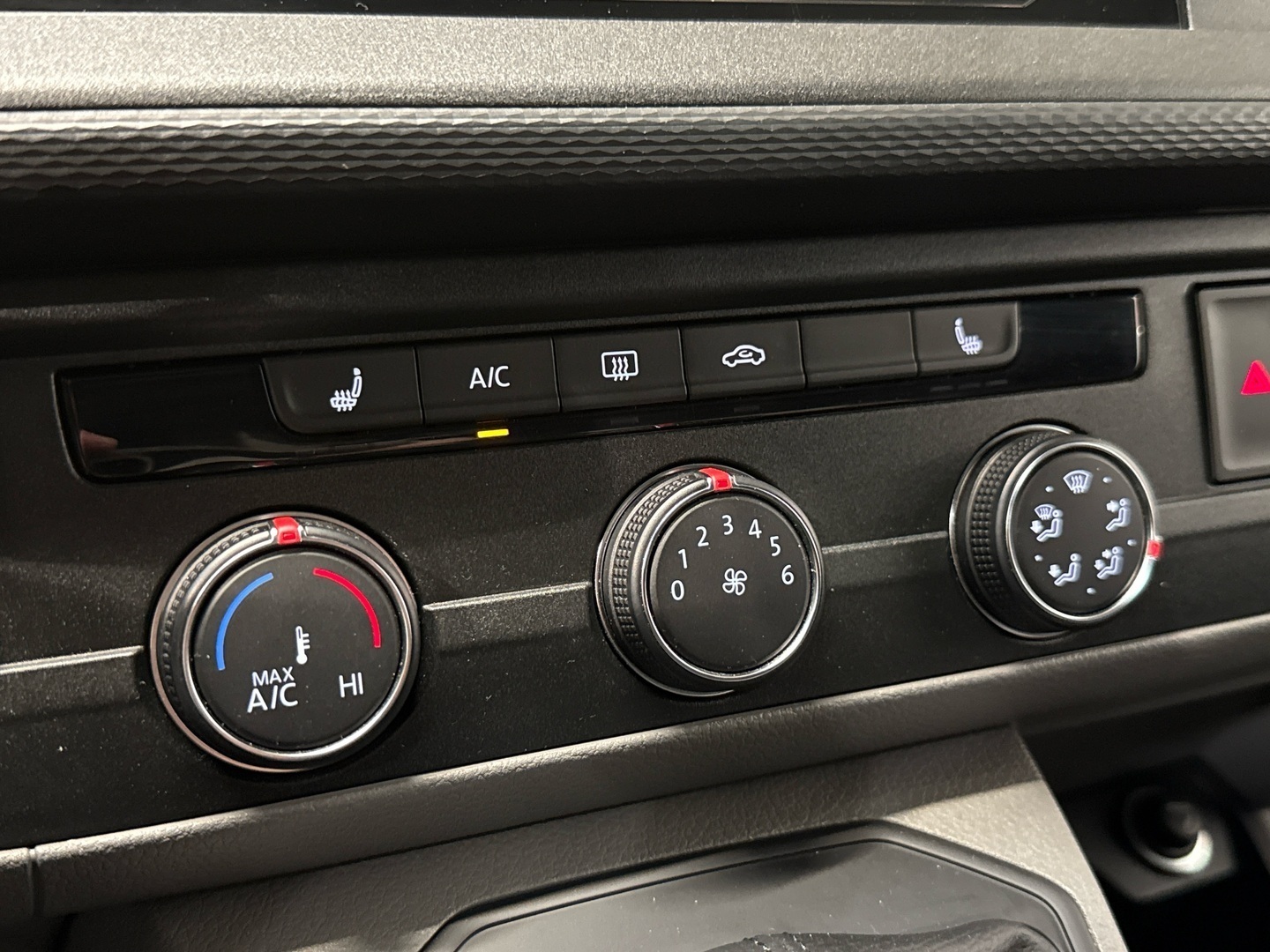 VOLKSWAGEN Transporter 2023