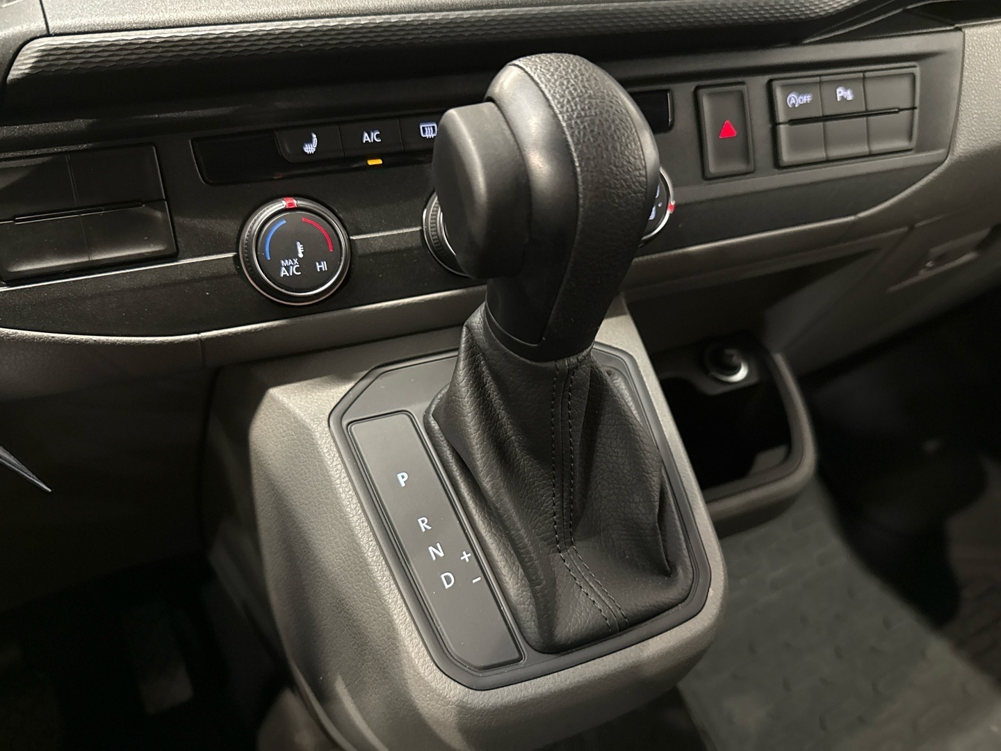 VOLKSWAGEN Transporter 2023