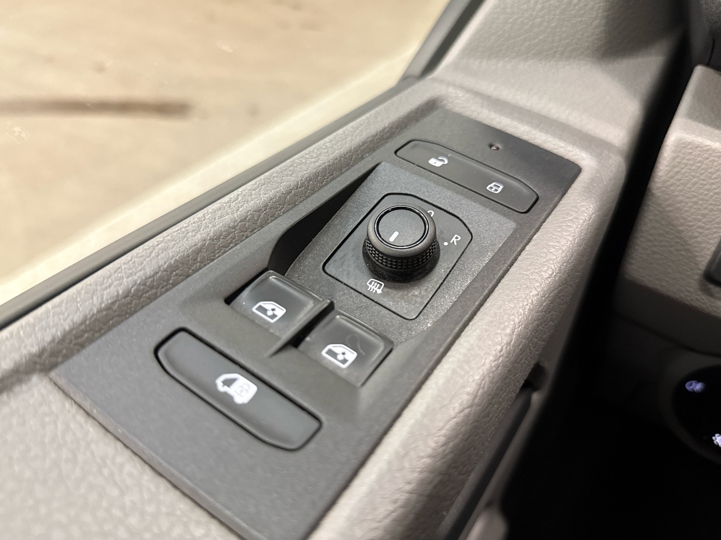 VOLKSWAGEN Transporter 2023