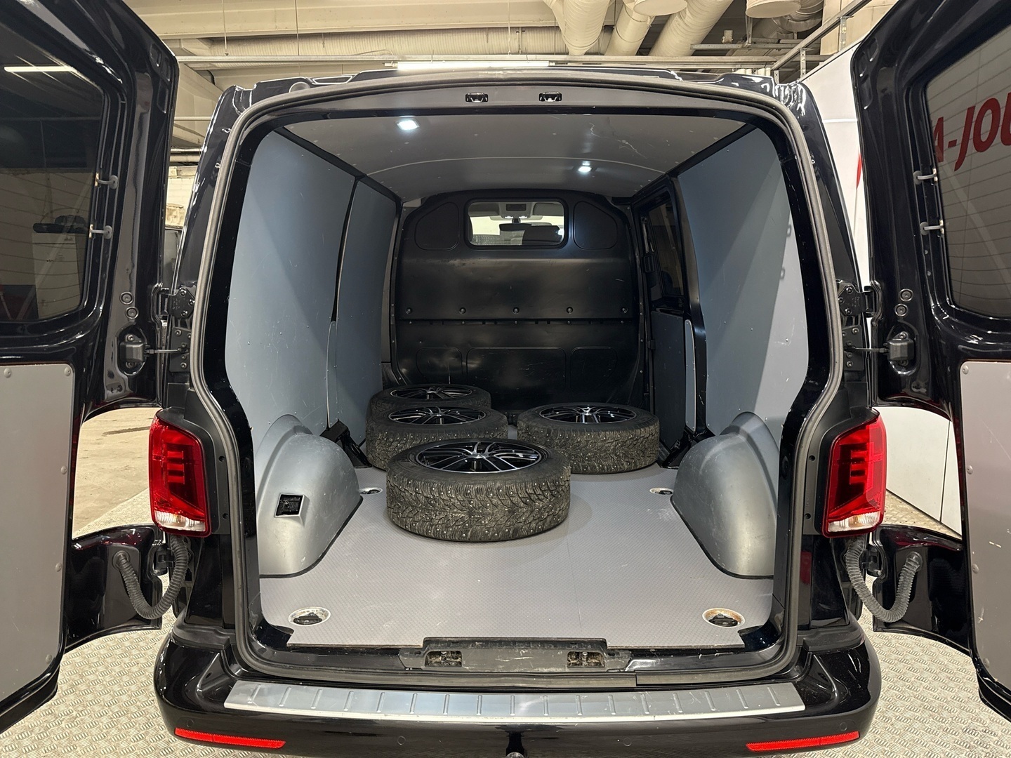 VOLKSWAGEN Transporter 2023