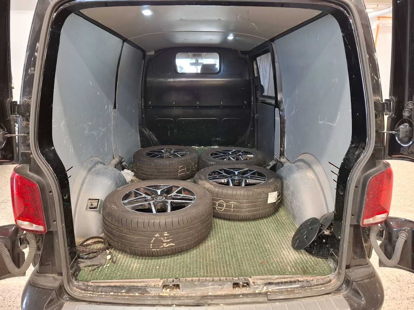 VOLKSWAGEN Transporter 2023