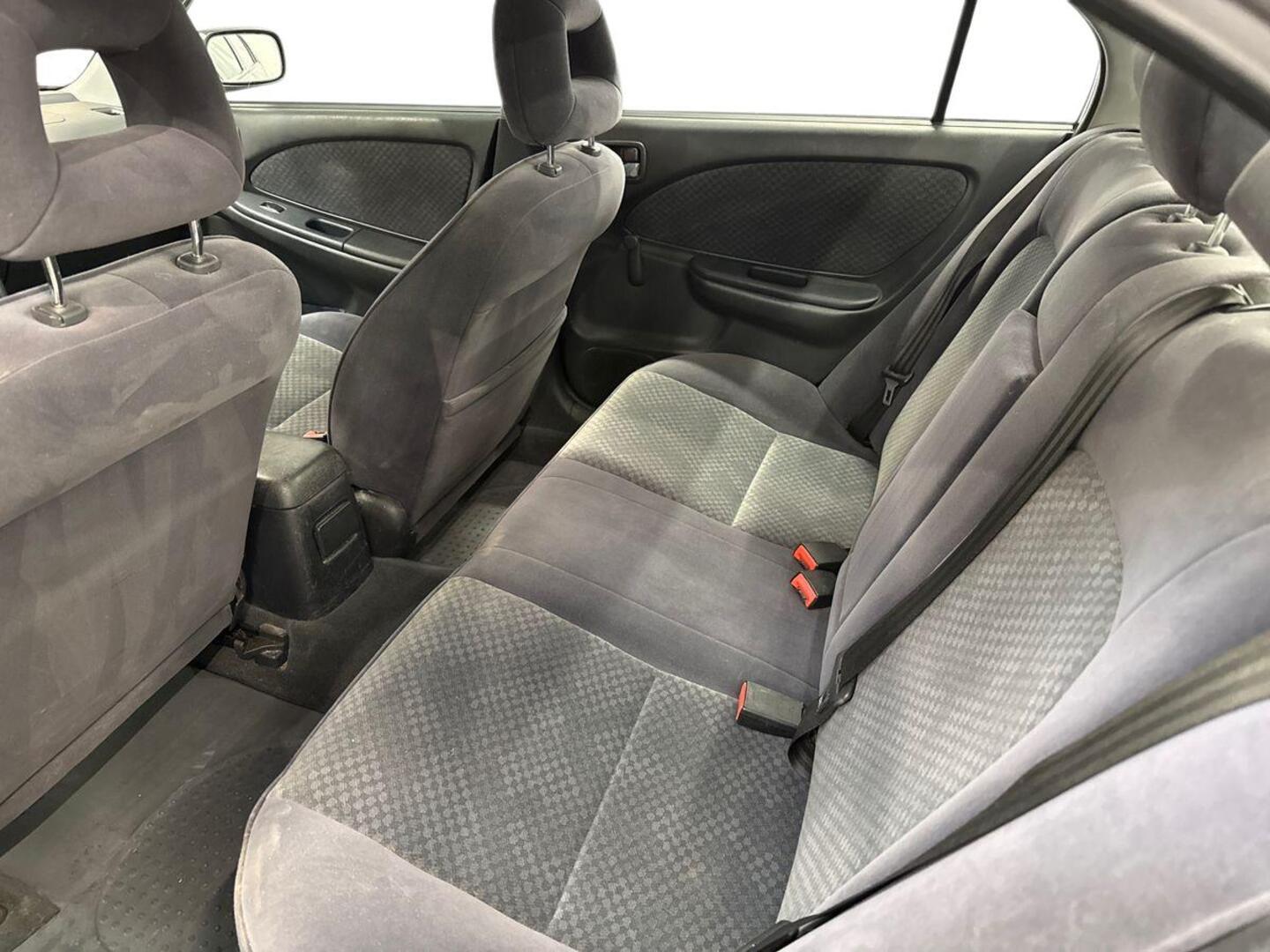 TOYOTA Avensis 2001