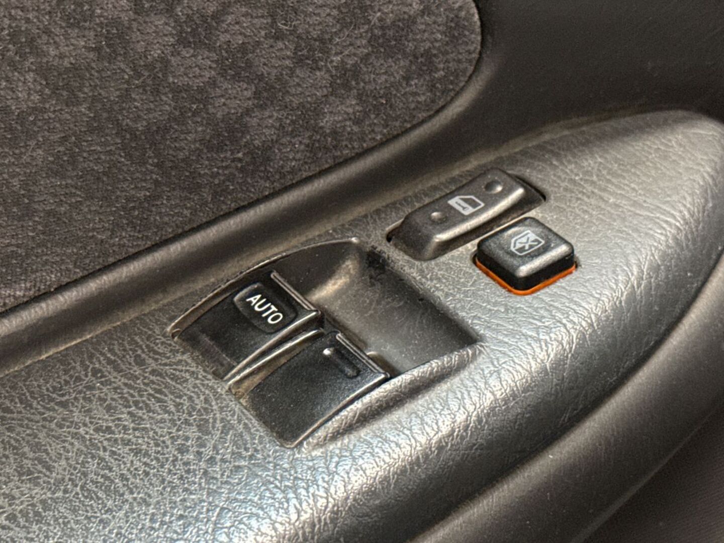 TOYOTA Avensis 2001