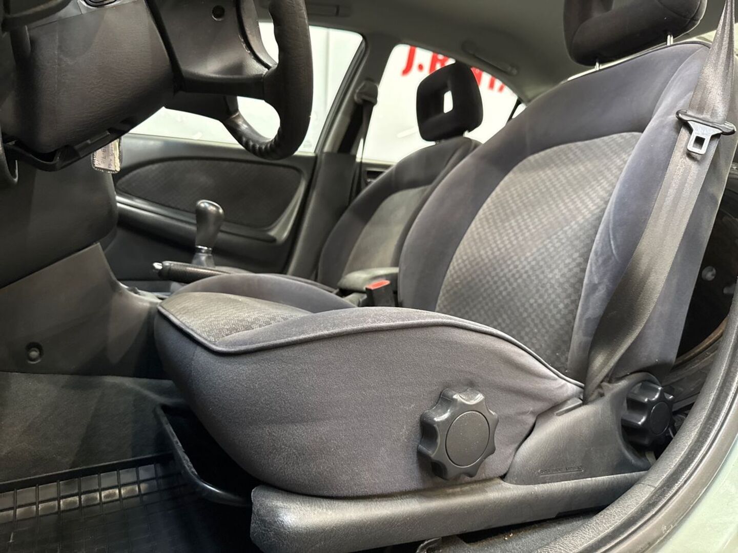 TOYOTA Avensis 2001