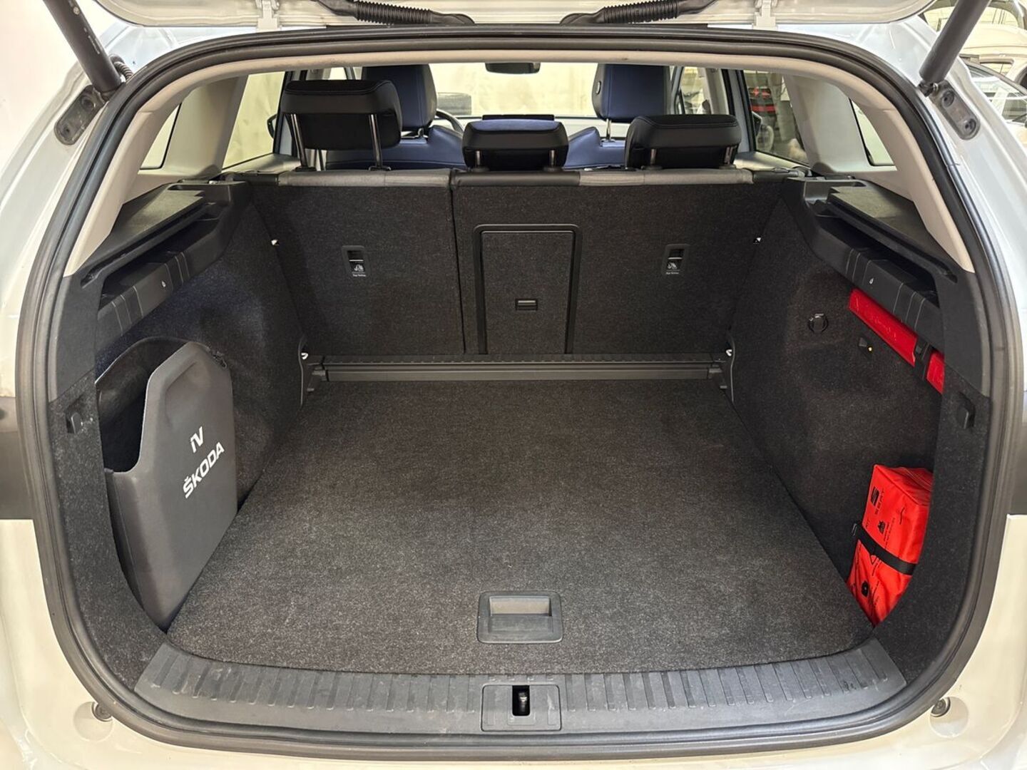 SKODA Enyaq 2023