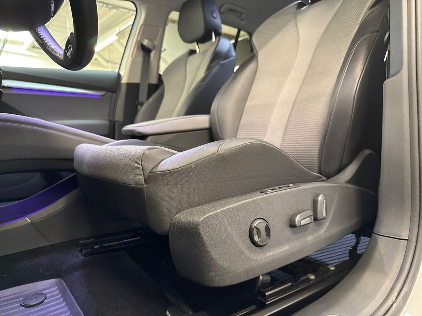 SKODA Enyaq 2023