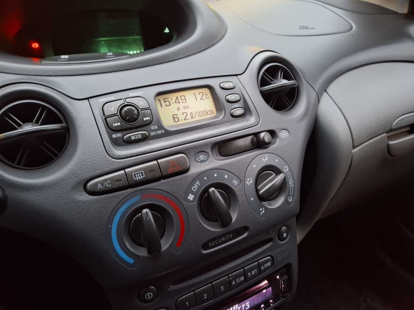 TOYOTA Yaris 2001