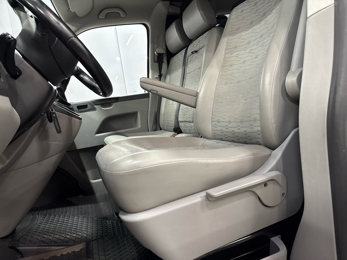 VOLKSWAGEN Transporter 2011