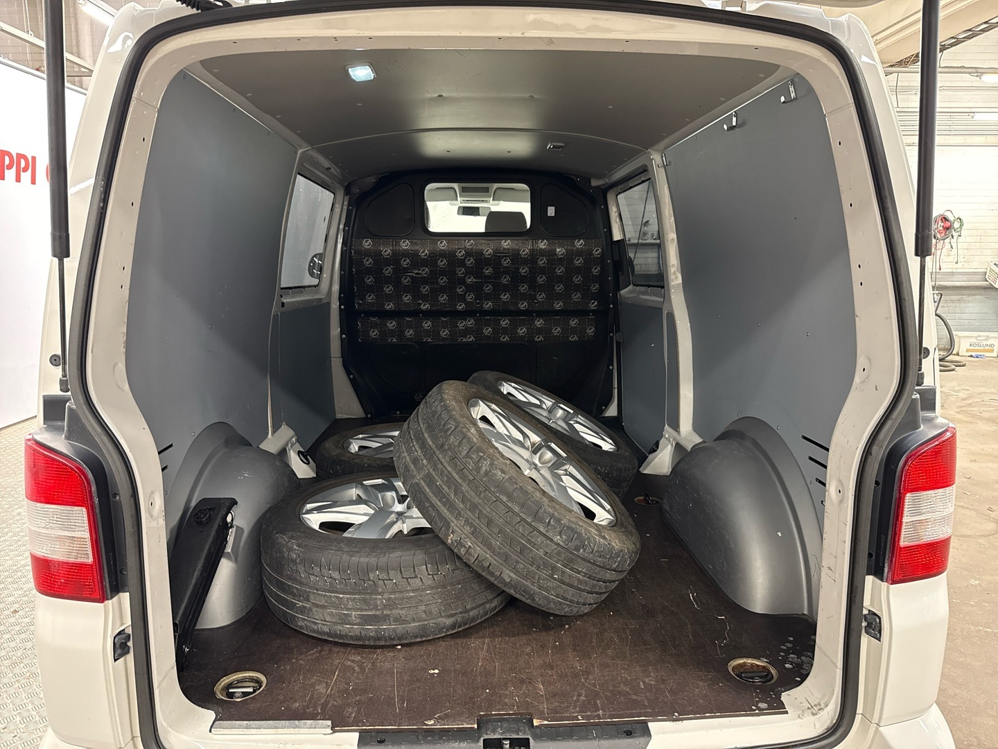 VOLKSWAGEN Transporter 2011