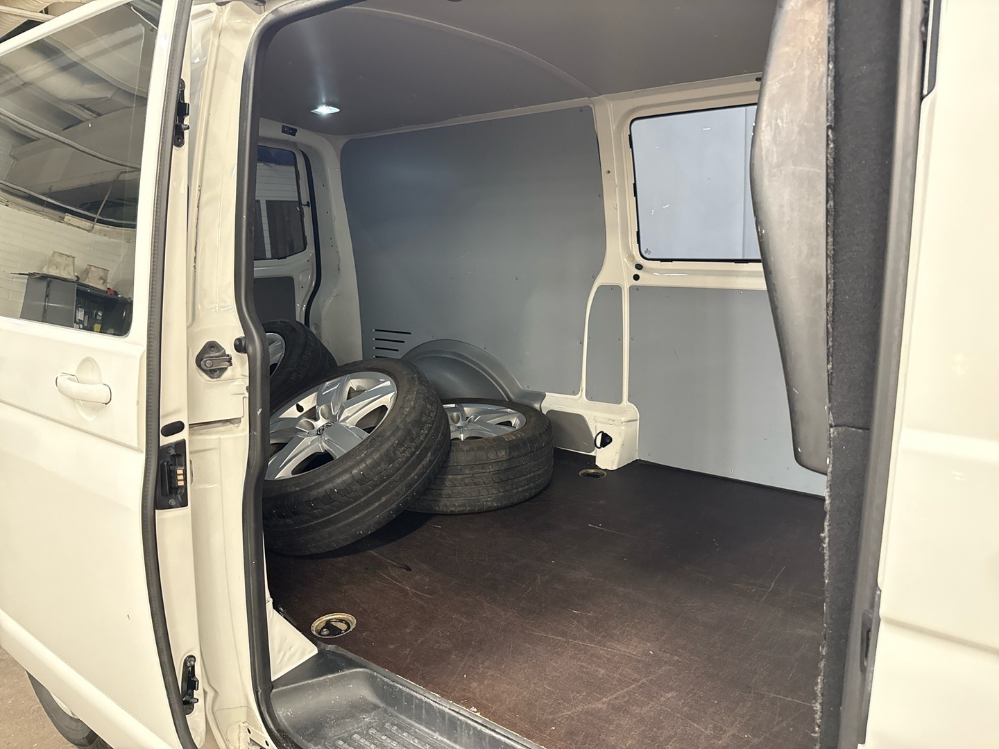 VOLKSWAGEN Transporter 2011