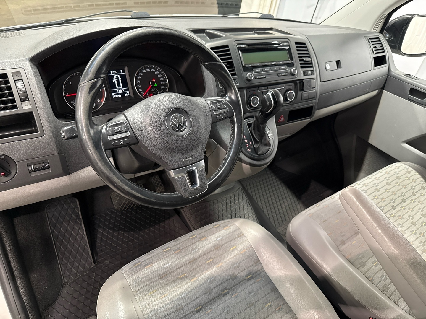 VOLKSWAGEN Transporter 2011