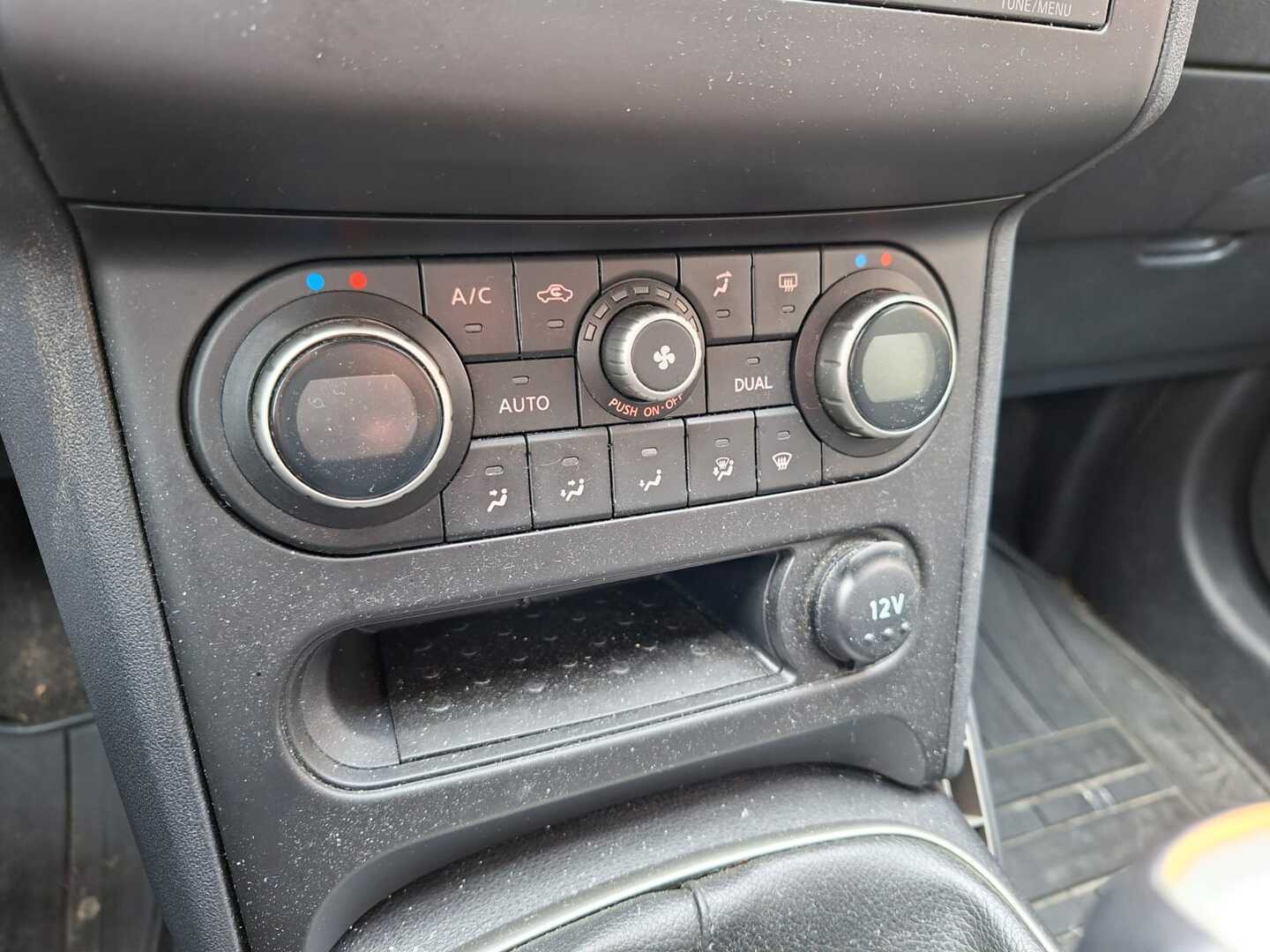 NISSAN Qashqai+2 2012