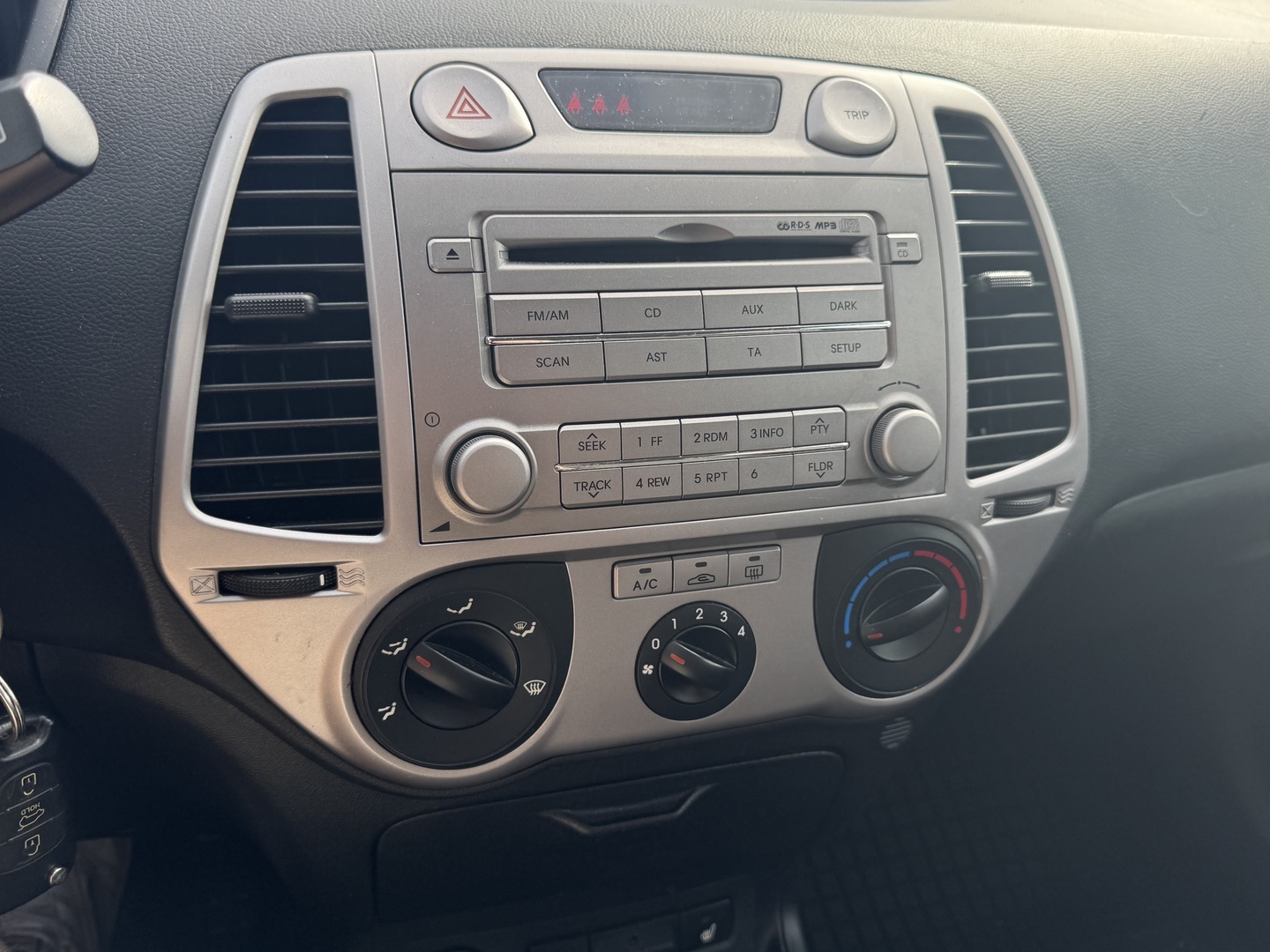 HYUNDAI i20 2011