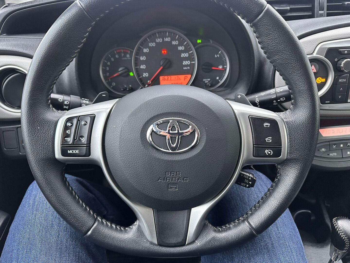 TOYOTA Yaris 2012