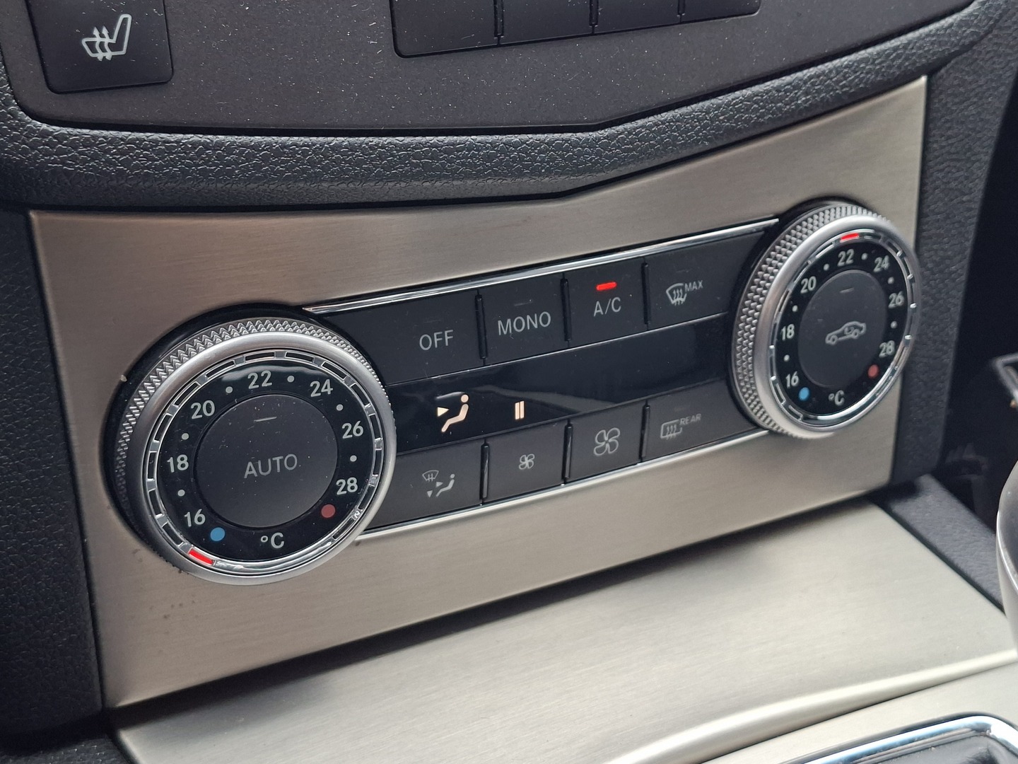 MERCEDES-BENZ C 2010
