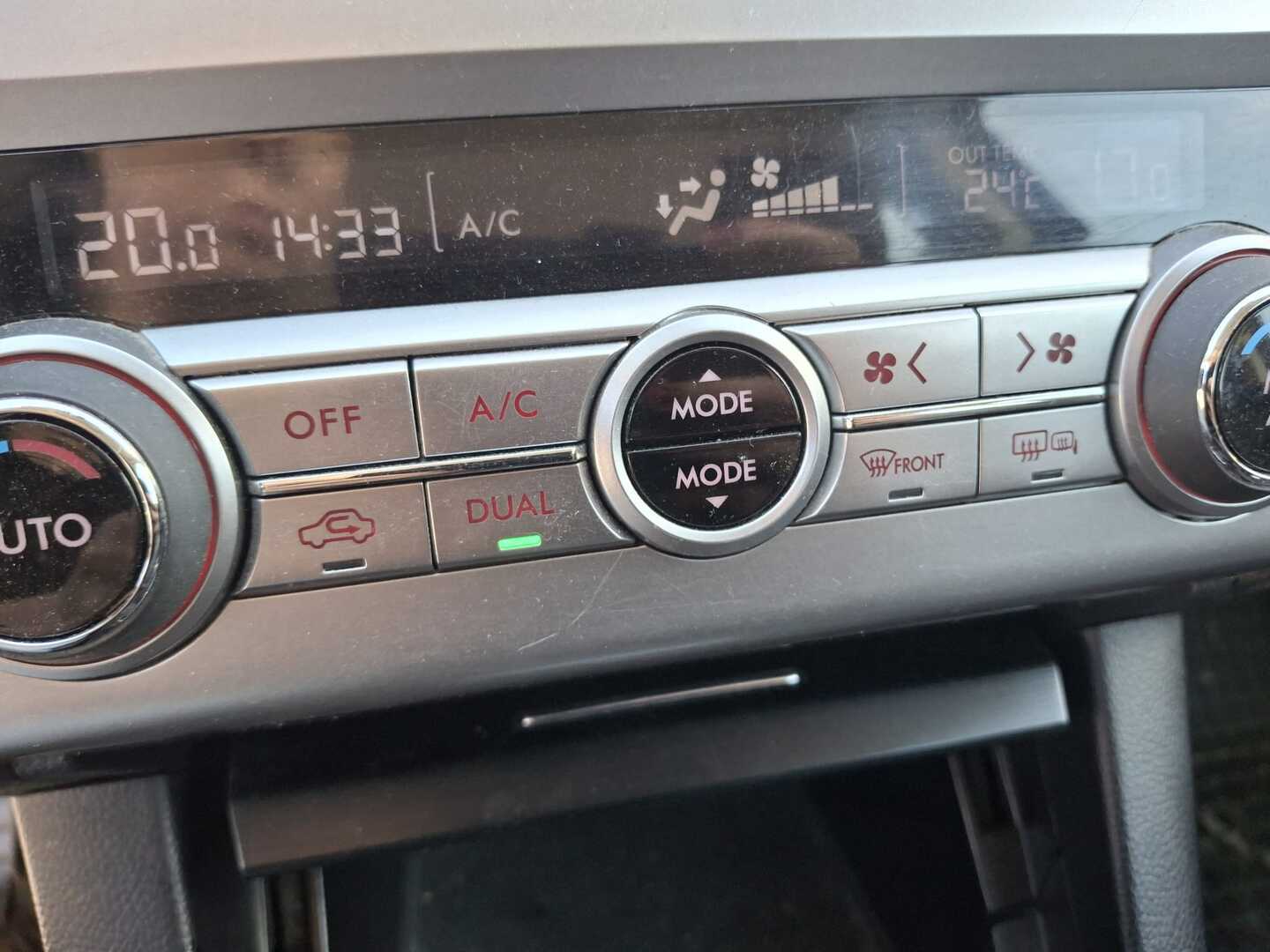 SUBARU Outback 2016