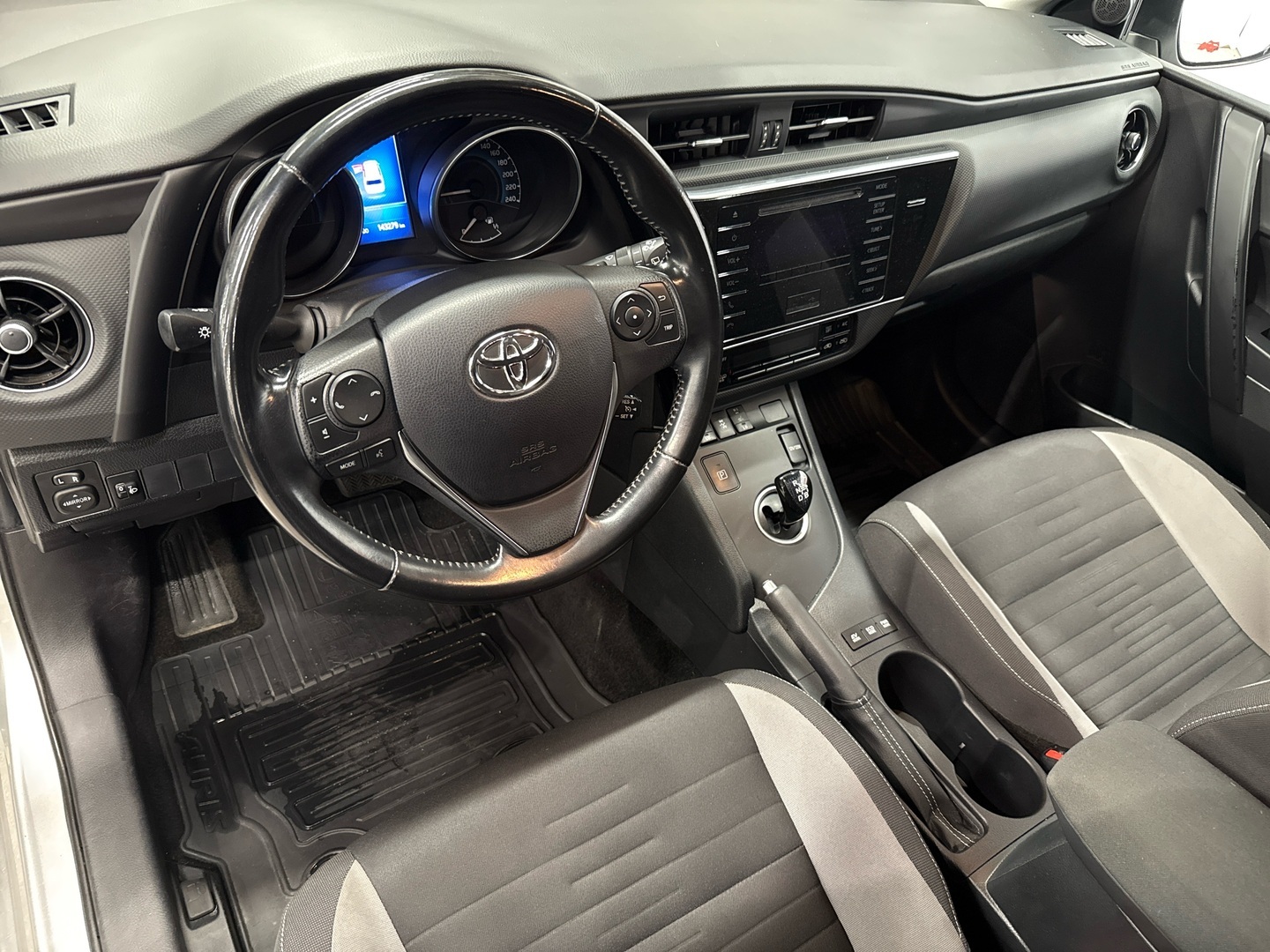 TOYOTA Auris 2017