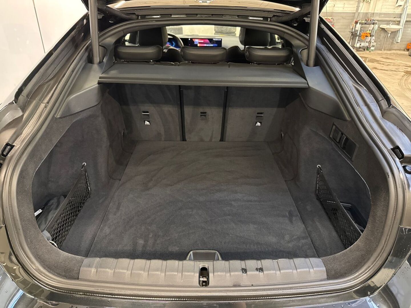 BMW i4 11