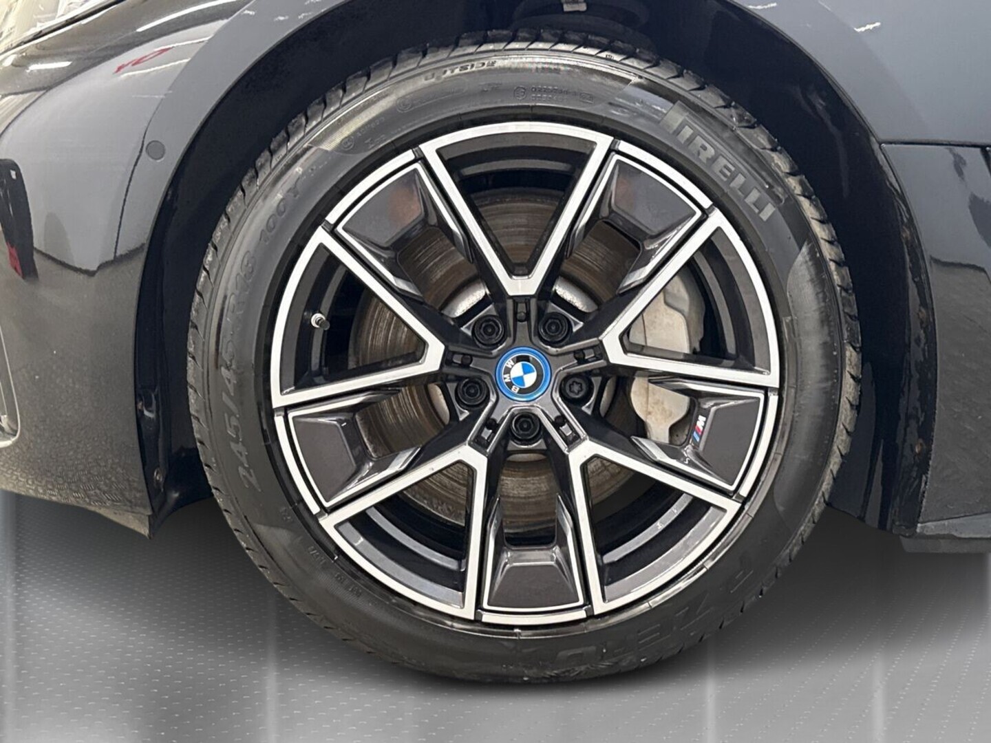 BMW i4 13