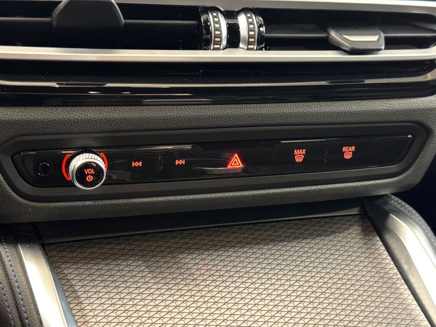 BMW i4 31