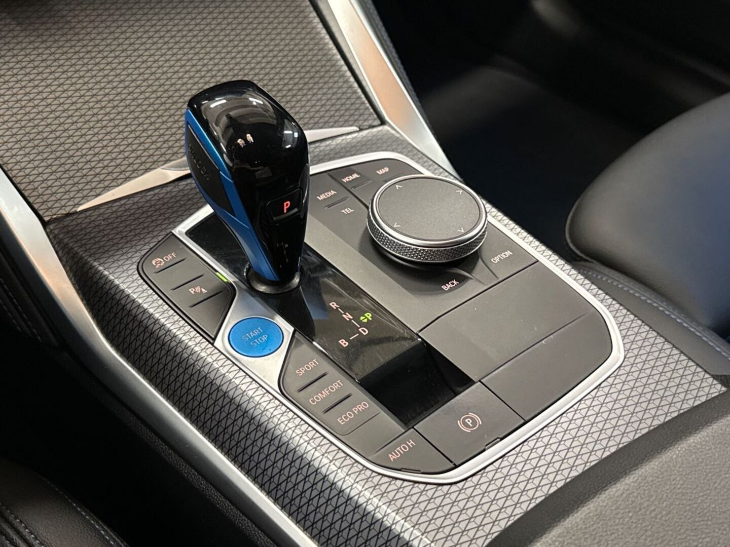 BMW i4 32