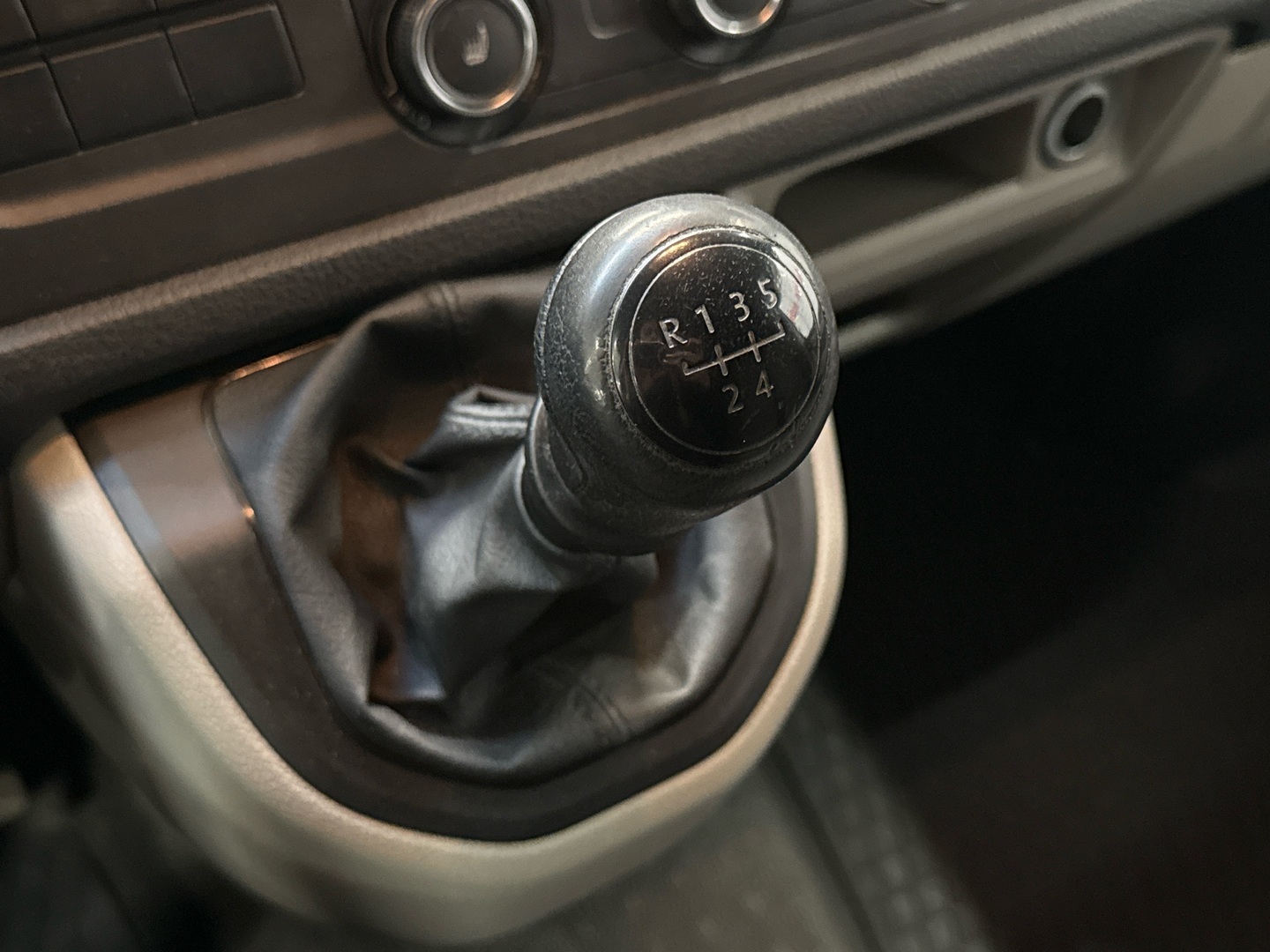 VOLKSWAGEN Transporter 2019