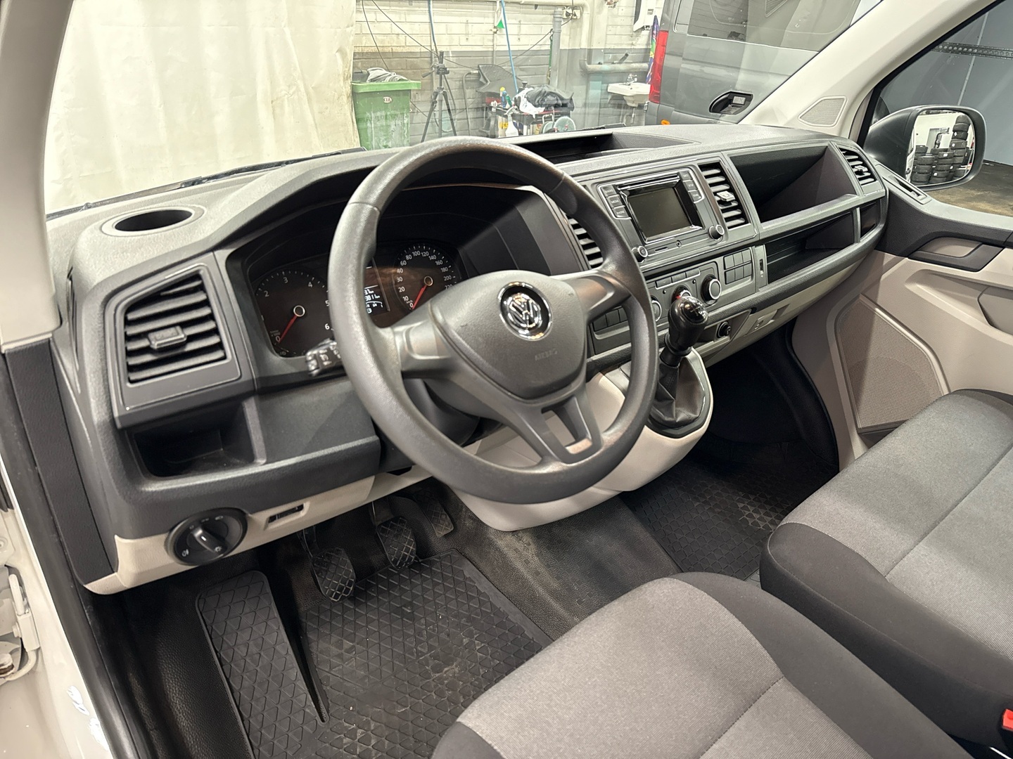VOLKSWAGEN Transporter 2019