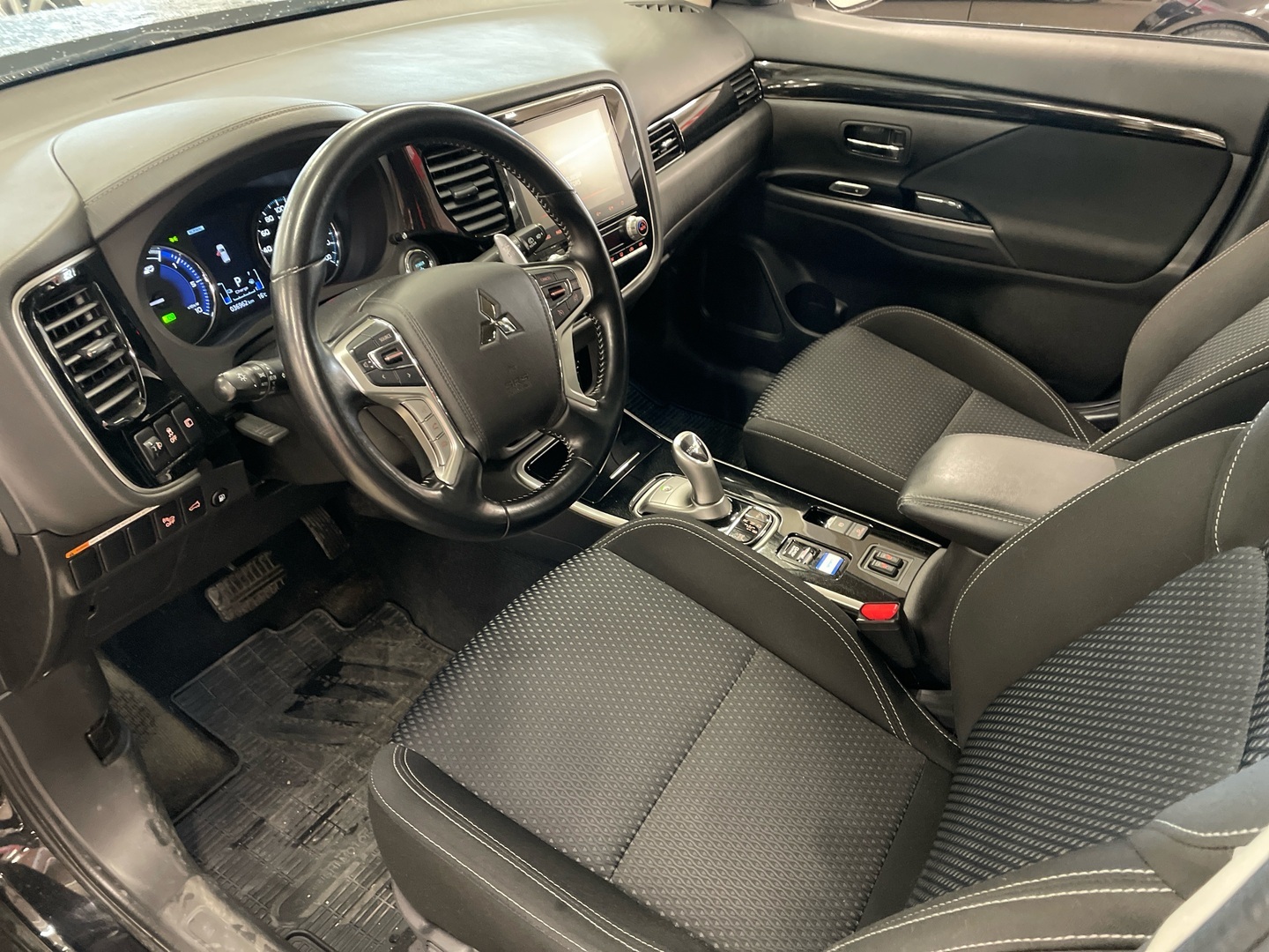 MITSUBISHI Outlander PHEV 2020