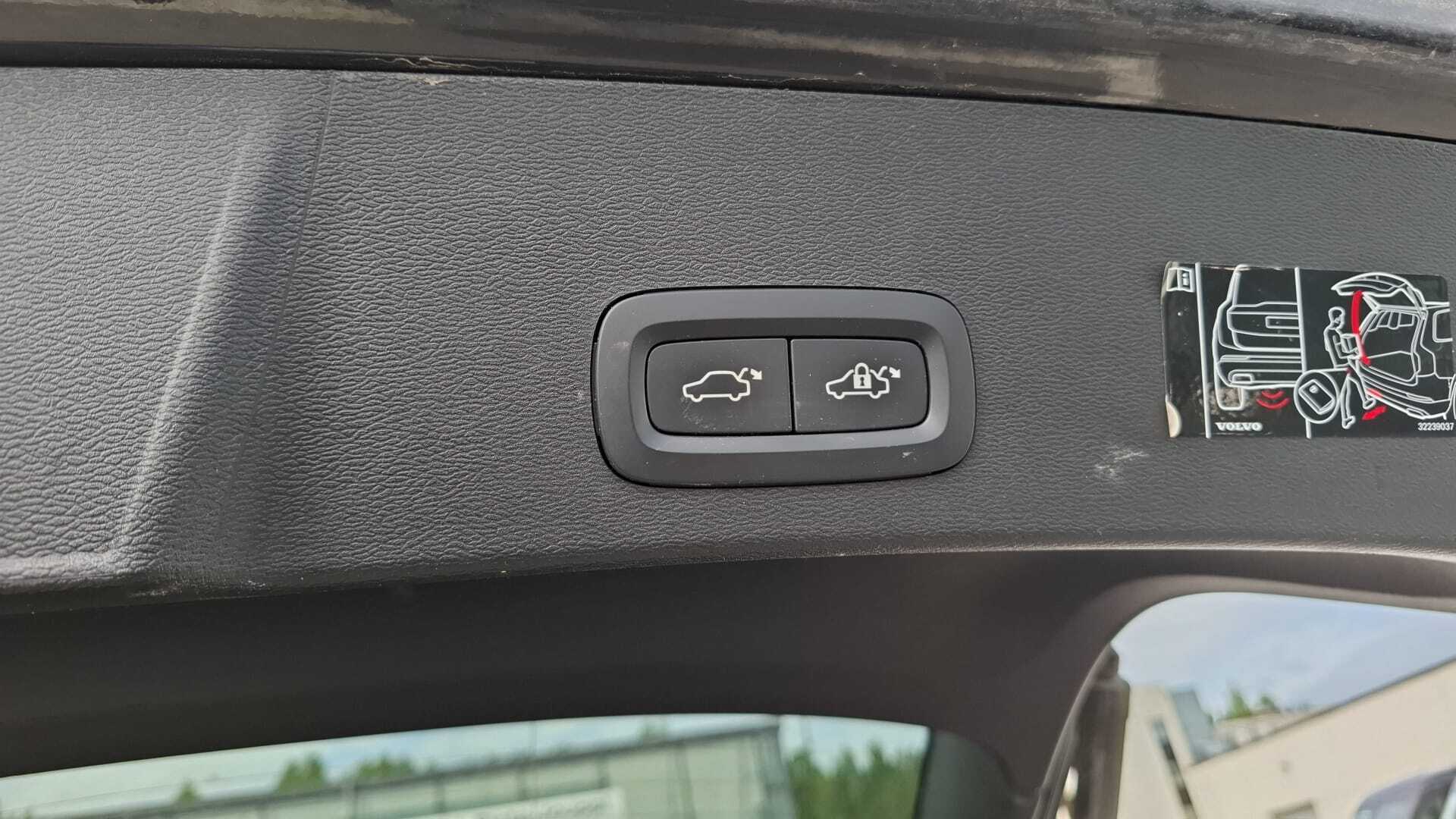 VOLVO XC40 2022