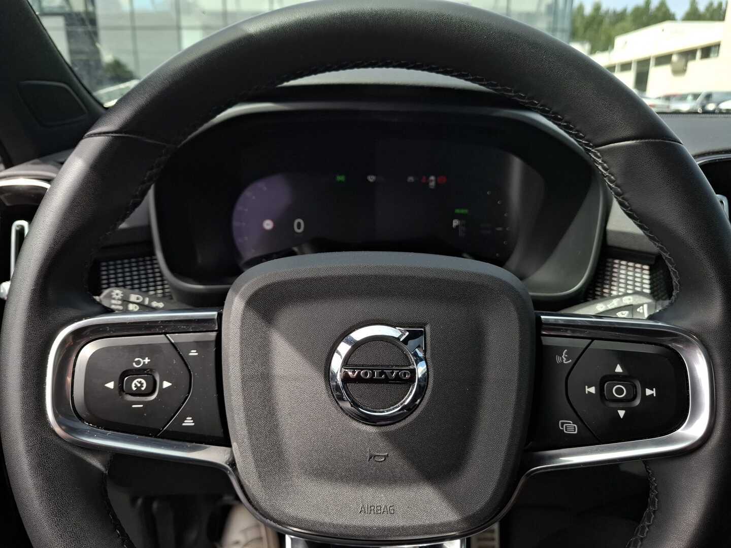 VOLVO XC40 2022