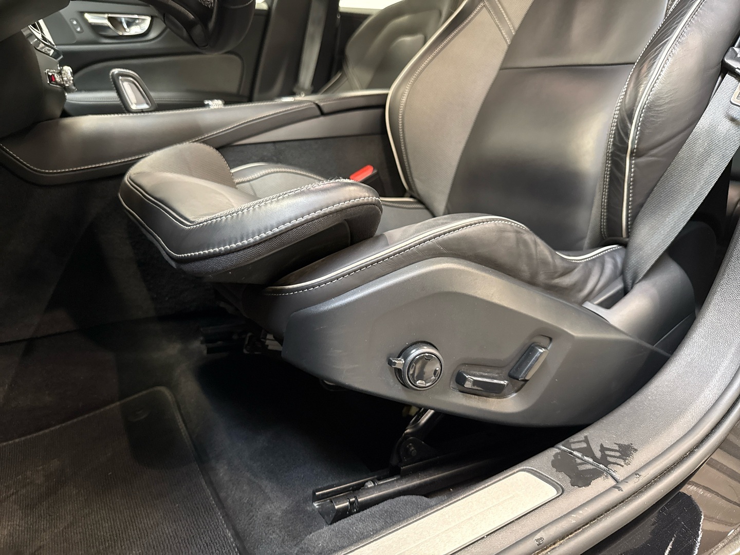 VOLVO V60 2022