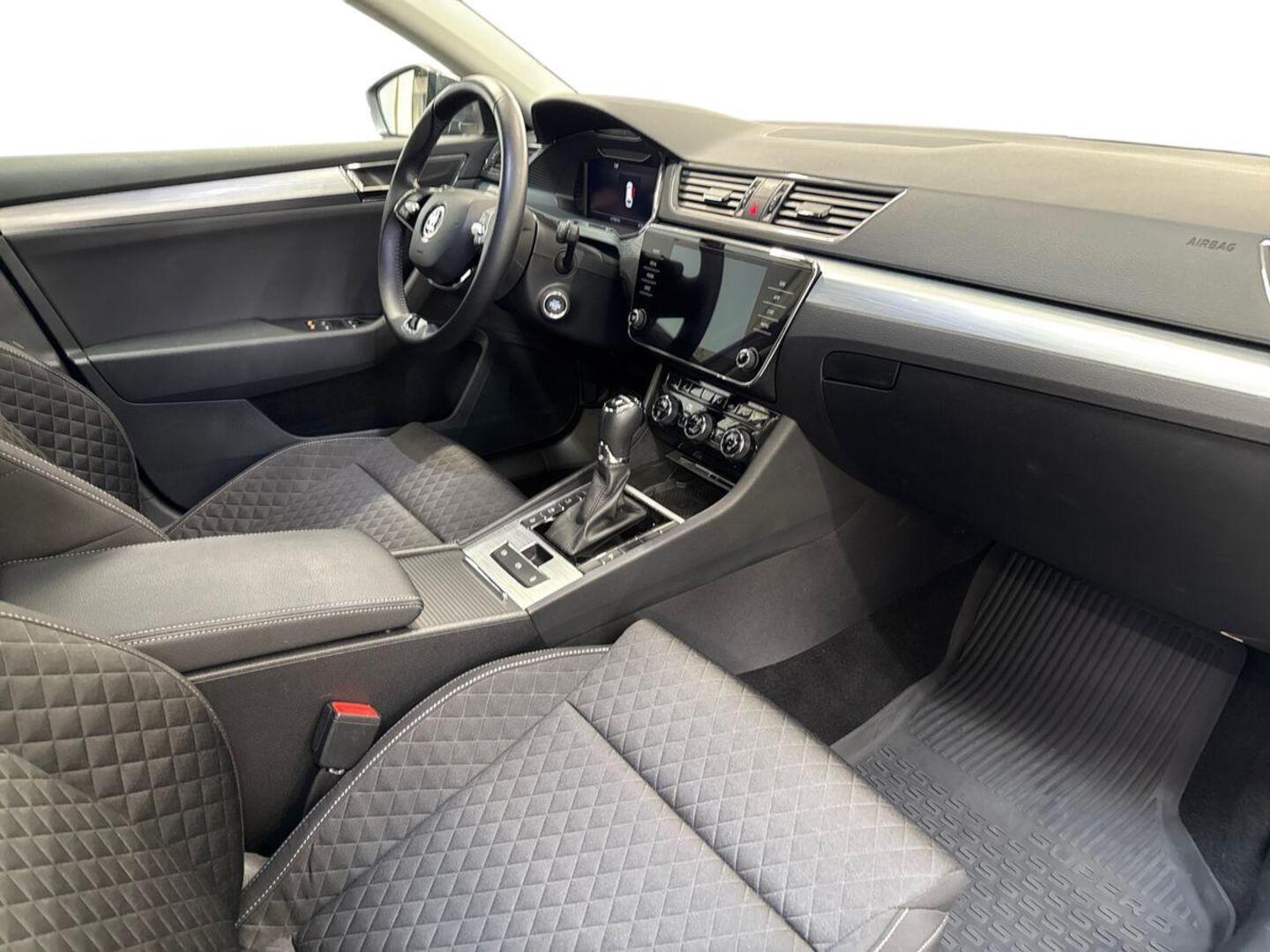 SKODA Superb 2023