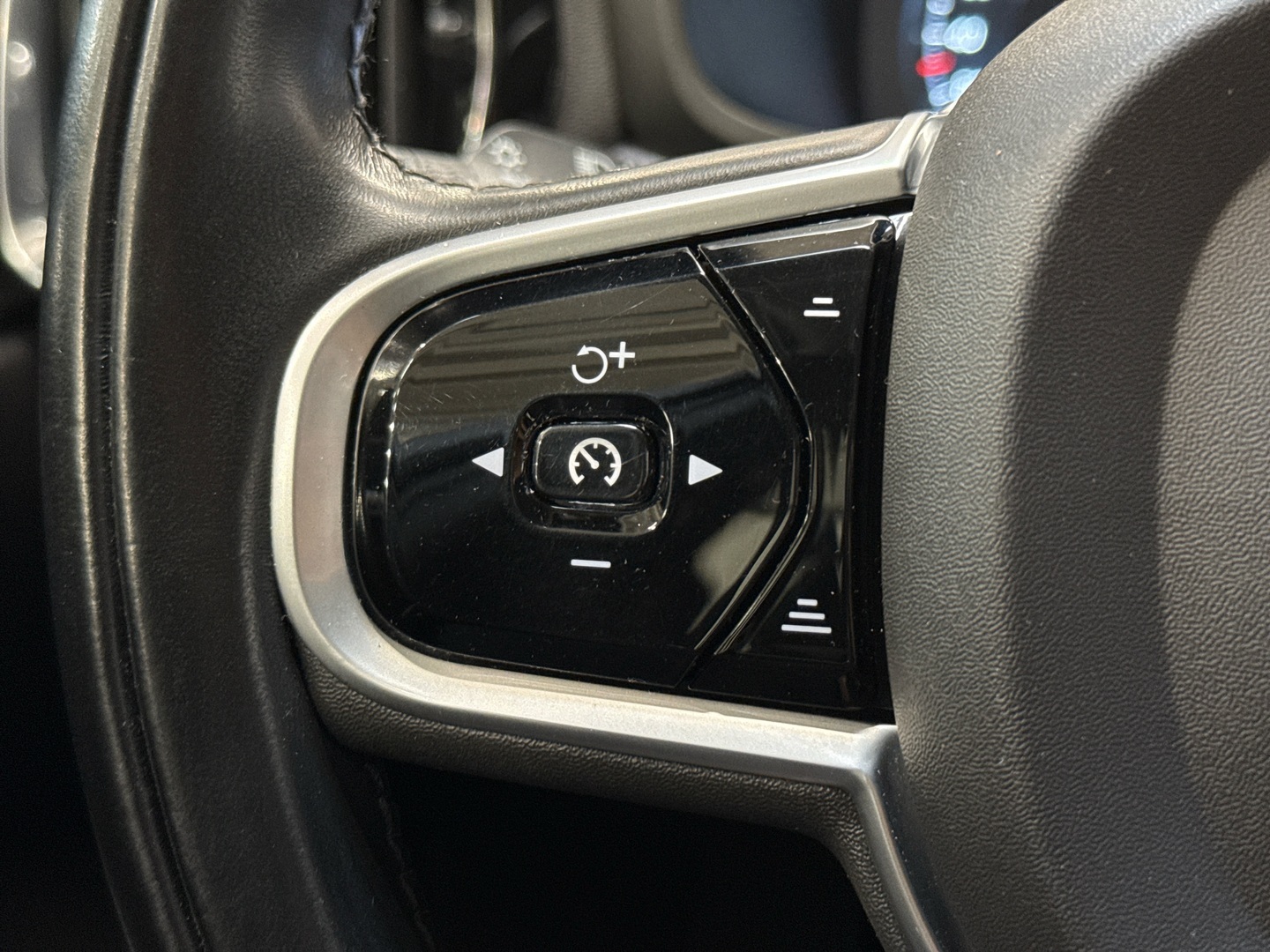 VOLVO V60 2020