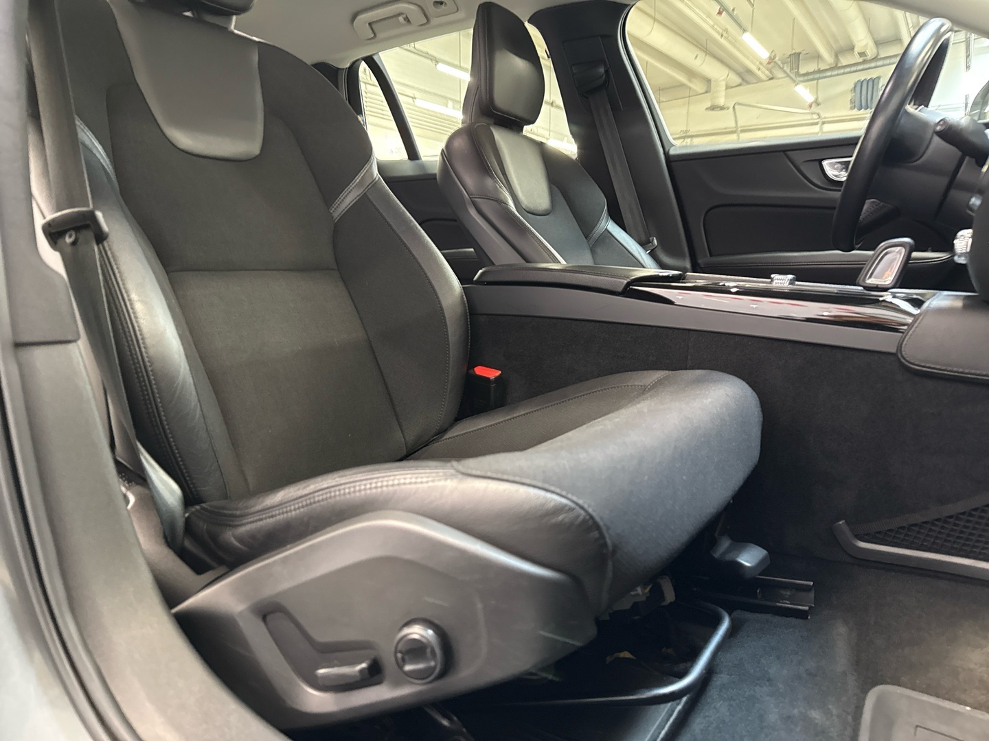 VOLVO V60 2020