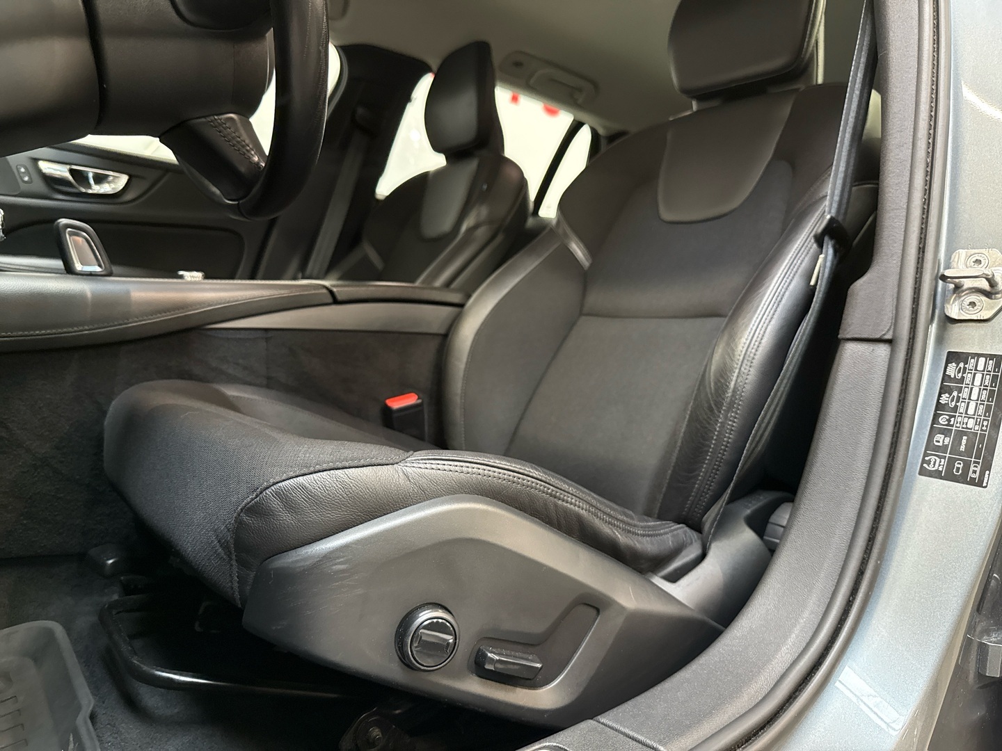 VOLVO V60 2020