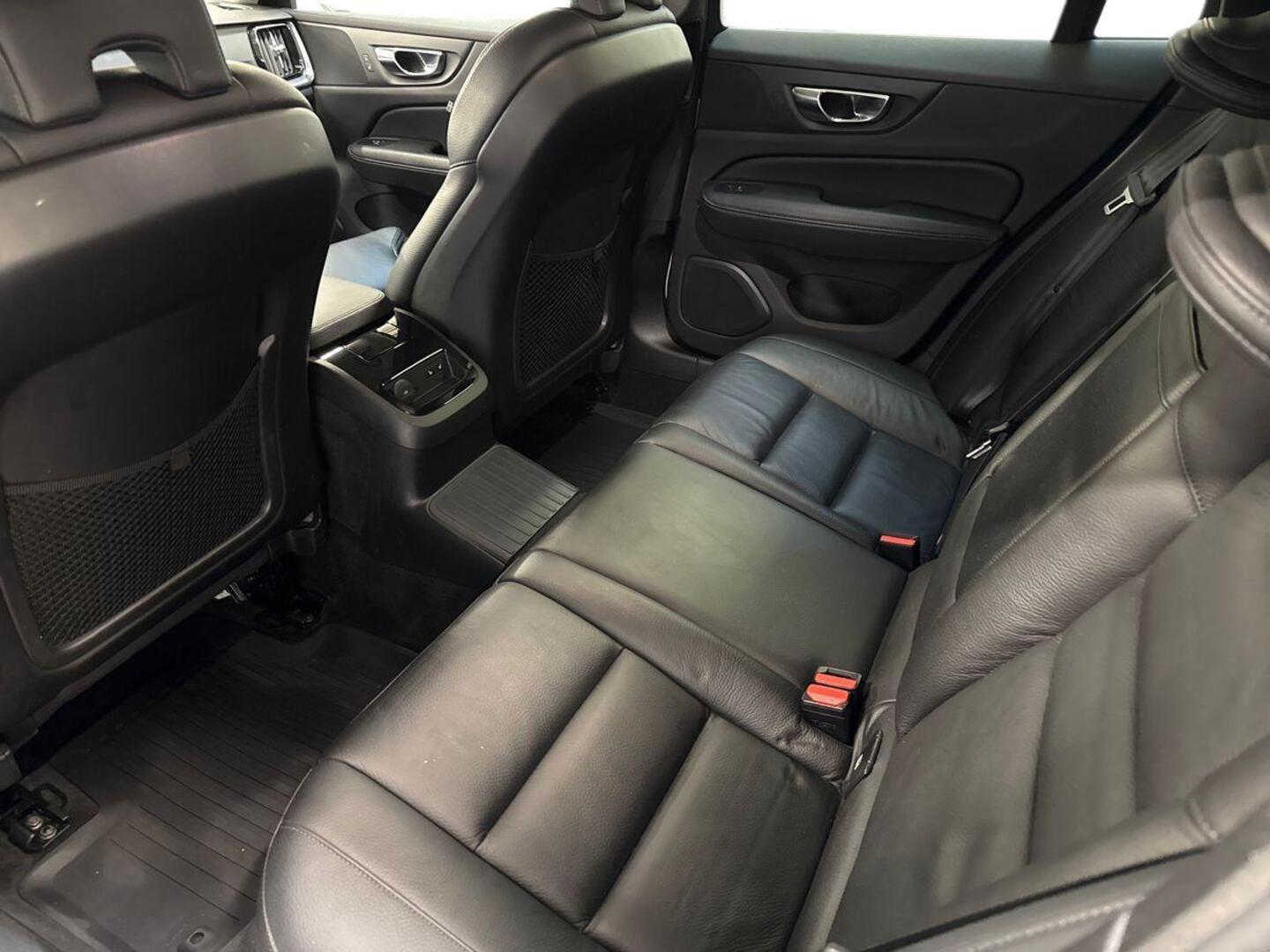 VOLVO V60 10