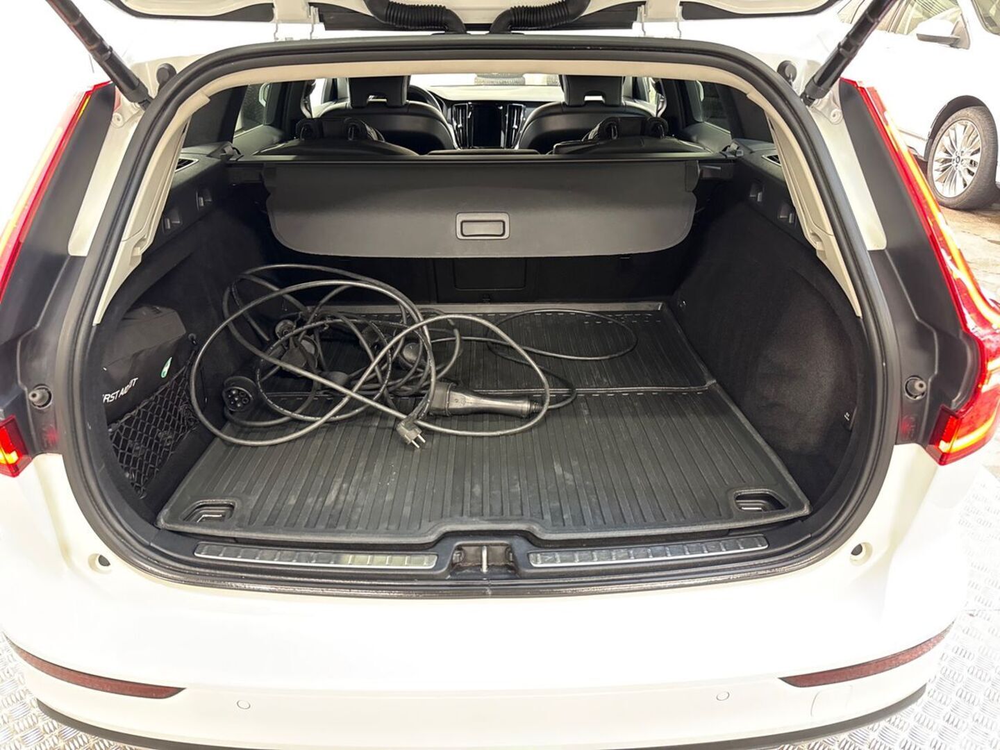 VOLVO V60 11